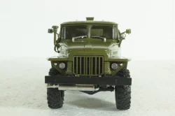 Урал-ТЗ-5 (375) Топливозаправщик на шасси Урал-375 Легендарные Грузовики СССР №10, 1:43