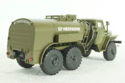 Урал-ТЗ-5 (375) Топливозаправщик на шасси Урал-375 Легендарные Грузовики СССР №10, 1:43