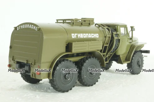 Урал-ТЗ-5 (375) Топливозаправщик на шасси Урал-375 Легендарные Грузовики СССР №10, 1:43
