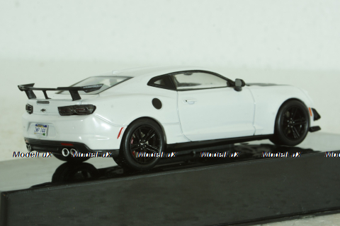 Chevrolet Camaro ZL1 1LE 2019, white, CLC542N.22, IXO 1:43