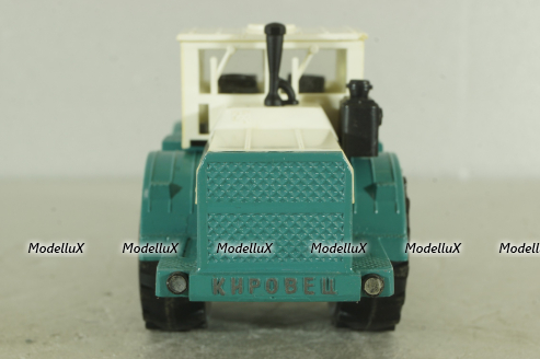 К-701 Кировец, белый/зеленый, з-д Двигатель 1:43  