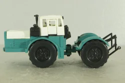 К-701 Кировец, белый/зеленый, з-д Двигатель 1:43  