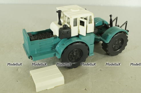 К-701 Кировец, белый/зеленый, з-д Двигатель 1:43  