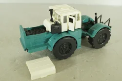 К-701 Кировец, белый/зеленый, з-д Двигатель 1:43  