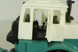 К-701 Кировец, белый/зеленый, з-д Двигатель 1:43  