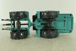К-701 Кировец, белый/зеленый, з-д Двигатель 1:43  