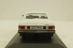Газ-14 Чайка 1978 г., белая, IST146, IST 1:43