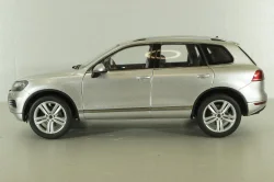 Volkswagen Touareg TSI 2010, silver, 08822CS, Kyosho 1:18