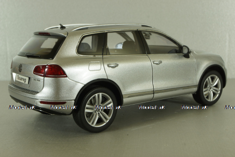 Volkswagen Touareg TSI 2010, silver, 08822CS, Kyosho 1:18