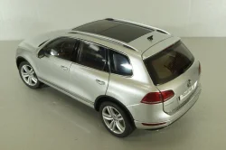 Volkswagen Touareg TSI 2010, silver, 08822CS, Kyosho 1:18