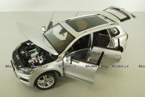Volkswagen Touareg TSI 2010, silver, 08822CS, Kyosho 1:18