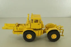 К-701 Кировец, трактор 1971, желтый Minigrad 1:43