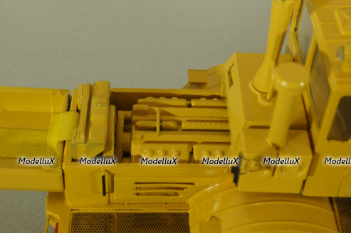 К-701 Кировец, трактор 1971, желтый Minigrad 1:43