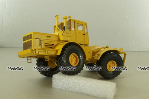 К-701 Кировец, трактор 1971, желтый Minigrad 1:43