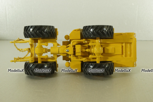 К-701 Кировец, трактор 1971, желтый Minigrad 1:43