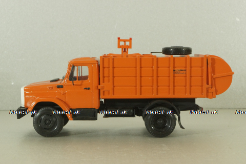 МКМ-2 мусоровоз с боковой загрузкой на шасси Зил-43З3 1986, оранжевый, Киммерия 1:43