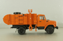 МКМ-2 мусоровоз с боковой загрузкой на шасси Зил-43З3 1986, оранжевый, Киммерия 1:43