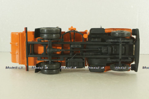 МКМ-2 мусоровоз с боковой загрузкой на шасси Зил-43З3 1986, оранжевый, Киммерия 1:43