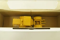 К-701 Кировец, трактор 1971, желтый Minigrad 1:43