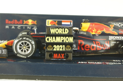 Red Bull Racing Honda RB16B - Max Verstappen – Winner Abu Dhabi GP 2021 W/Pitboard – WC 2021, 410212333, Minichamps 1:43