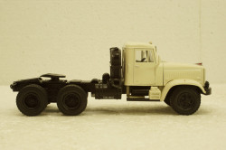 Краз-251Б1 тягач 1988 белый, Н778, Наш Автопром 1:43