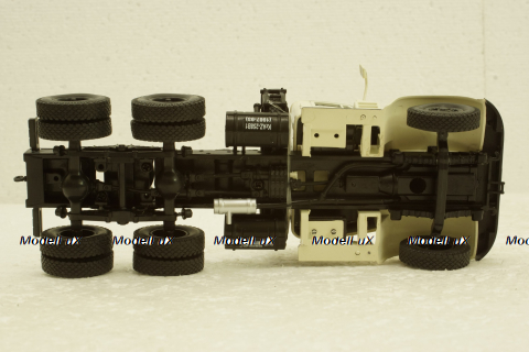 Краз-251Б1 тягач 1988 белый, Н778, Наш Автопром 1:43