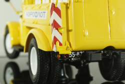 ГАЗ МЗ-51М Аэрофлот маслозаправщик, 1968г.,желтый, 105114, DiP Models 1:43