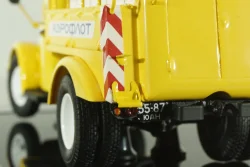 ГАЗ МЗ-51М Аэрофлот маслозаправщик, 1968г.,желтый, 105114, DiP Models 1:43