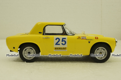 Honda S800 Closet Convertible Racing #25, T9-1800193, Triple9 1:18