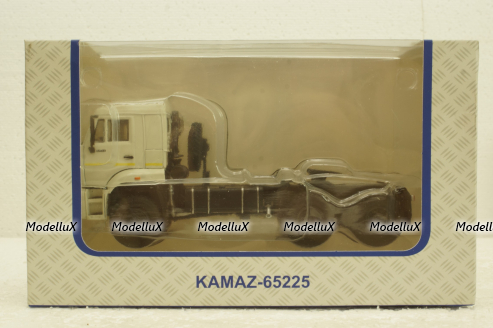 Камаз-65225 тягач 6х6, білий, АвтоИстория 1:43
