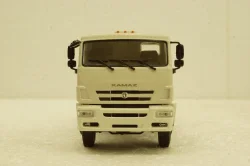 Камаз-65225 тягач 6х6, білий, АвтоИстория 1:43