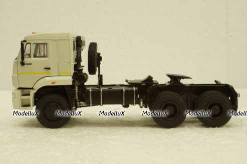 Камаз-65225 тягач 6х6, білий, АвтоИстория 1:43