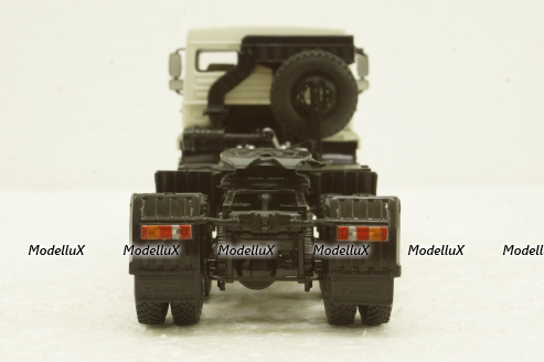 Камаз-65225 тягач 6х6, білий, АвтоИстория 1:43
