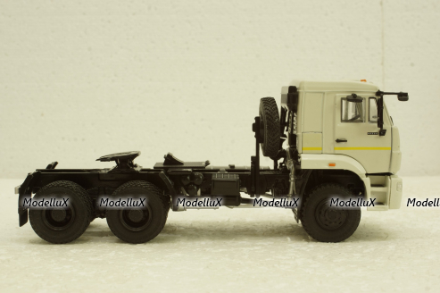 Камаз-65225 тягач 6х6, білий, АвтоИстория 1:43