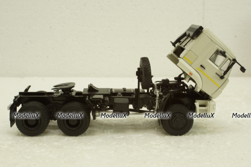 Камаз-65225 тягач 6х6, білий, АвтоИстория 1:43