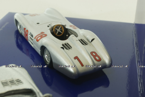 Mercedes 300 SLR Stromline (W196) 1954 silver and Mercedes SLR McLaren (C199) 2003 Silver, 50 years Mercedes Magazine, Set Minichamps 1:43