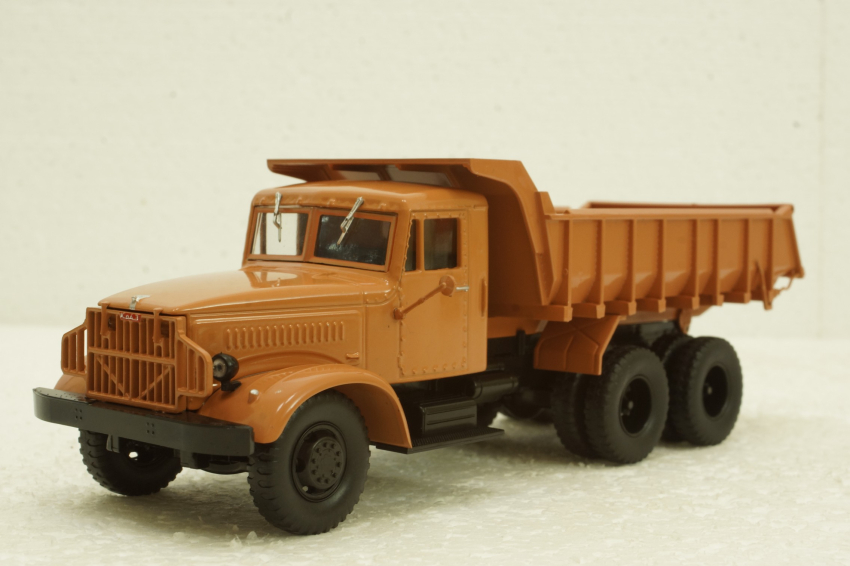 КрАЗ-222, Легендарные Грузовики СССР №46, 1:43 купить масштабную