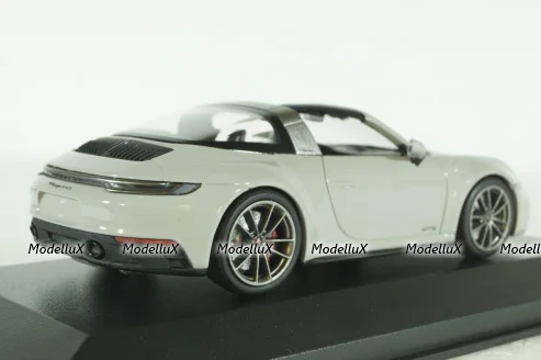 Porsche 911 (992) Targa 4 GTS 2022 Chalk, 410061061, Minichamps 1:43