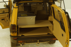 Land Rover Discovery Series I 5-door Camel Trophy Kalimantan 1996, dirty version,  ALM810411, Almost Real 1:18