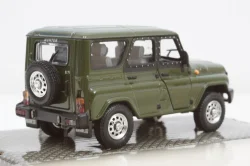Уаз-315195 Hunter хаки, Bauer 1:43