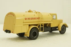 ТЗ-200 Маз-200 бежевый, топливозаправщик, АвтоИстория 1:43