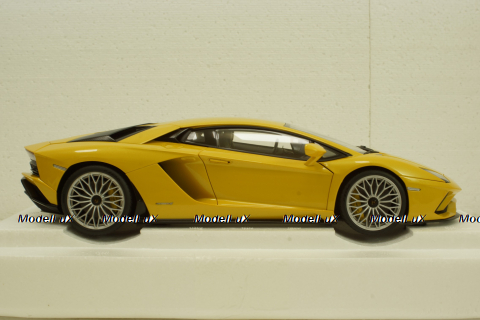Lamborghini Aventador S 2017 pearl yellow, 79132, AutoArt 1:18