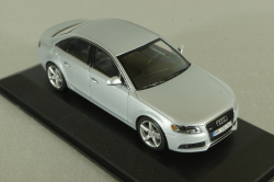 Audi A4 (B8) limousine 3,2 quattro  2008, silver, 5010704113, Minichamps 1:43
