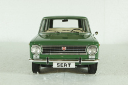 Seat 124 Familiare, Green 1968, T9-1800226, Triple9 1:18