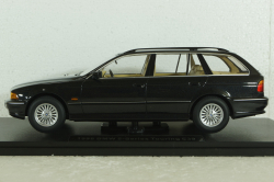 BMW 520 Touring (E39) 1998, blackmetallic, 5 Series, T9-1800394, Triple9 1:18
