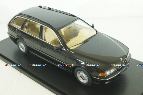 BMW 520 Touring (E39) 1998, blackmetallic, 5 Series, T9-1800394, Triple9 1:18
