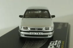 Opel Vectra (A) GL hatchback, Wayne Cherry 1988, silver, OPCD138, Opel Collection Designer #138 1:43