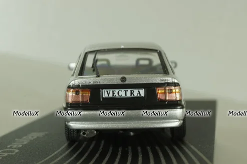 Opel Vectra (A) GL hatchback, Wayne Cherry 1988, silver, OPCD138, Opel Collection Designer #138 1:43