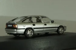 Opel Vectra (A) GL hatchback, Wayne Cherry 1988, silver, OPCD138, Opel Collection Designer #138 1:43