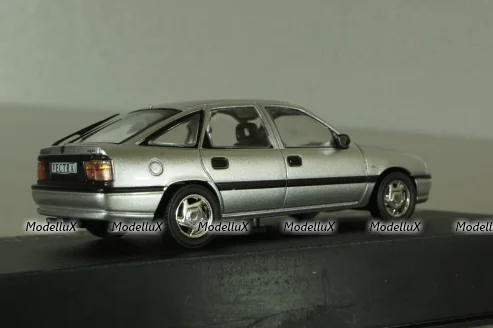 Opel Vectra (A) GL hatchback, Wayne Cherry 1988, silver, OPCD138, Opel Collection Designer #138 1:43